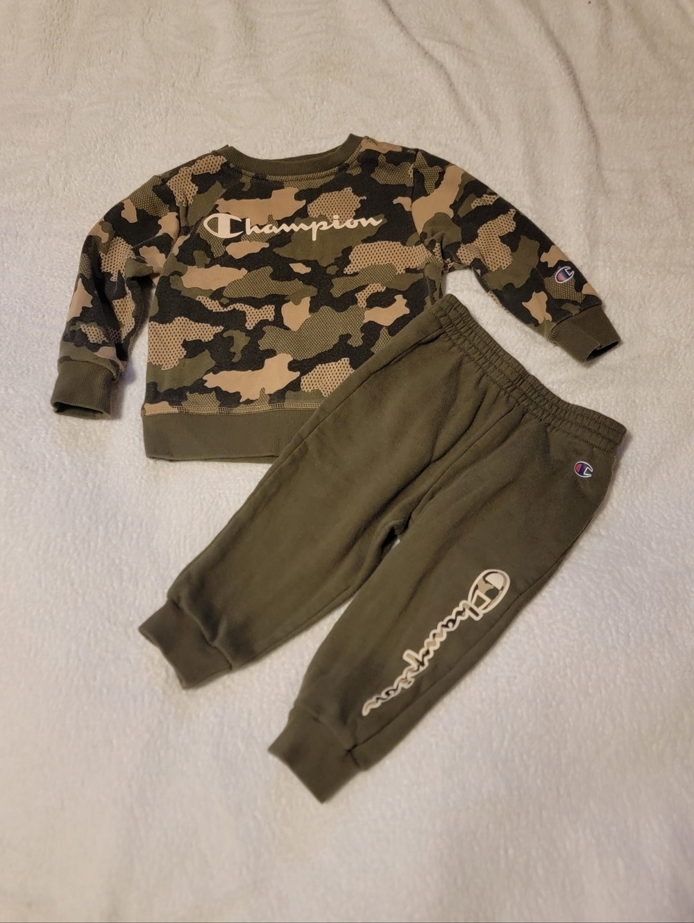 Champion Dark Green And Camo Toddler 2 Piece Crew Neck Jogger Set 24 Months